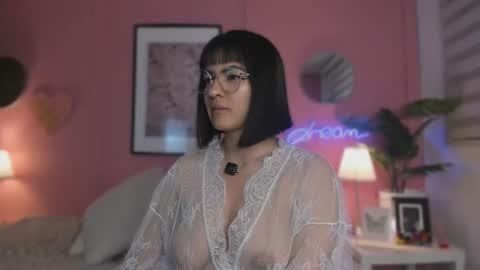 Snapshot of soysaraa_ chatting on October 7, 5:47 am Aleja online show from October 7, 5:47 am