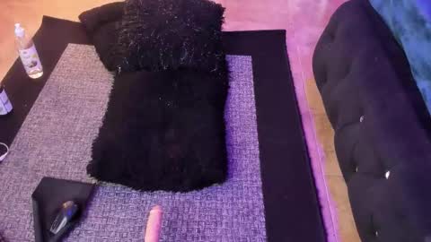      online show from October 11, 4:50 am