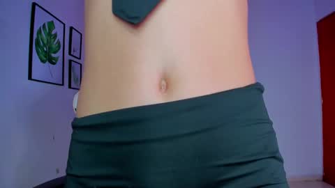 Snapshot of space__kittyy chatting on September 25, 7:37 am Val online show from September 25, 7:37 am