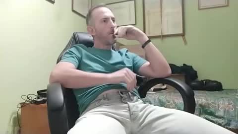 Manu  online show from November 18, 5:05 pm