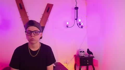 spencerm_ online show from November 25, 11:47 pm