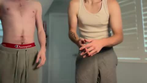 Snapshot of spicey_twins_tv chatting on October 15, 10:54 pm spicey_twins_tv online show from October 15, 10:54 pm