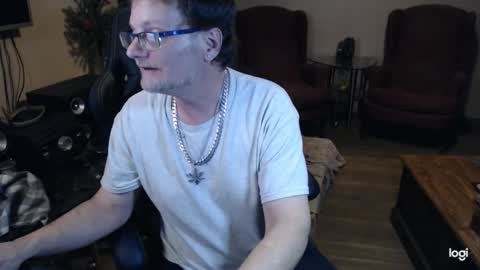 bri and mags fun room online show from December 27, 1:43 am