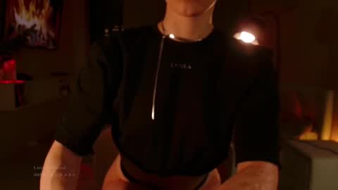 Elizabeth online show from December 4, 5:23 pm