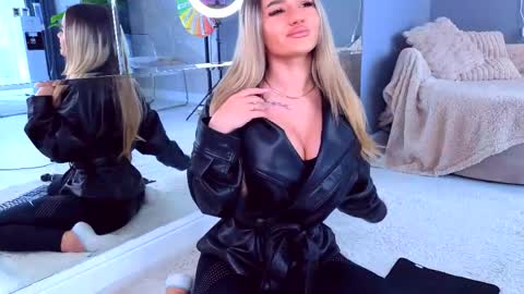 Anna online show from April 15, 11:02 am