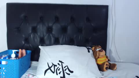 Snapshot of squirtgirl_hot chatting on January 11, 1:48 am Amber Vega online show from January 11, 1:48 am