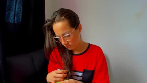 Snapshot of squirttati33 chatting on December 3, 2:55 pm Tati online show from December 3, 2:55 pm