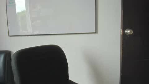 Snapshot of squirttati33 chatting on October 3, 4:37 pm Tati online show from October 3, 4:37 pm