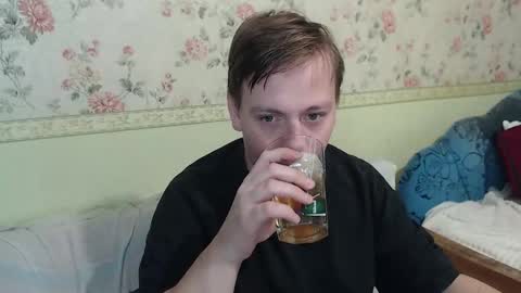 Snapshot of st_rudy chatting on December 10, 8:40 am Joe Peach online show from December 10, 8:40 am