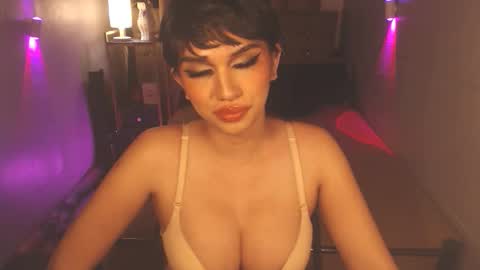 DomStacey online show from May 12, 10:35 am