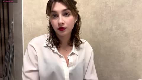 Elli online show from February 24, 9:07 pm