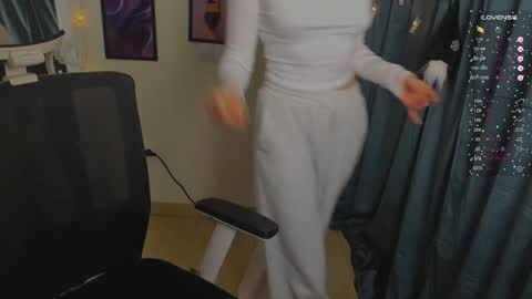 Stacy online show from December 11, 11:30 am