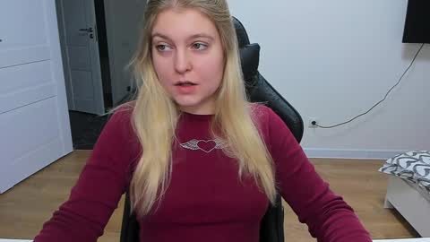 Snapshot of stacy_miraclee chatting on December 10, 4:38 pm Stacy  online show from December 10, 4:38 pm