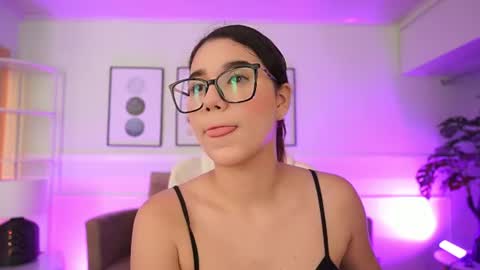 stacycooper_ online show from July 6, 7:05 pm