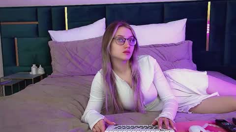 StacyEvances online show from November 25, 7:23 pm