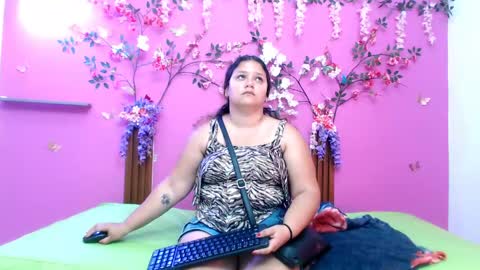 alejandra online show from May 3, 7:09 pm