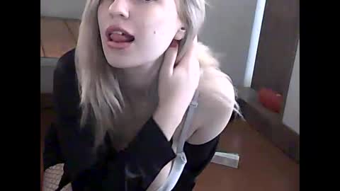 Snapshot of starlesseyes chatting on October 31, 8:48 am starlesseyes online show from October 31, 8:48 am