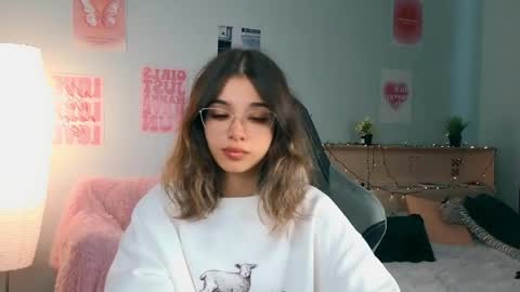 Sara online show from May 26, 1:39 pm