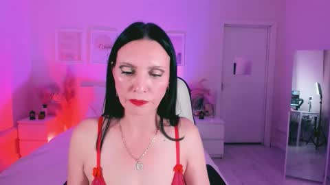 Snapshot of steaflers_mom chatting on October 22, 9:23 am Avanessa May Follow mommy online show from October 22, 9:23 am