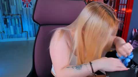 stef_nicks online show from November 25, 3:00 pm