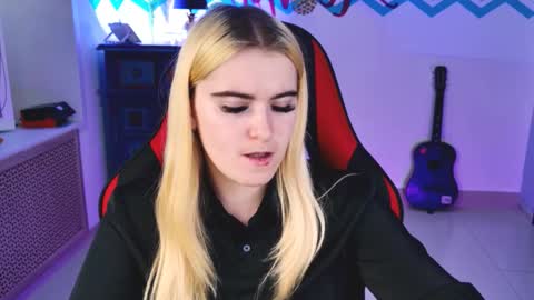 stef_nicks online show from September 18, 9:02 am