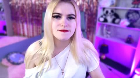 stef_nicks online show from April 7, 9:11 am