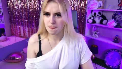 stef_nicks online show from April 3, 9:16 am