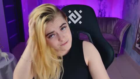 stef_nicks online show from September 21, 10:08 am