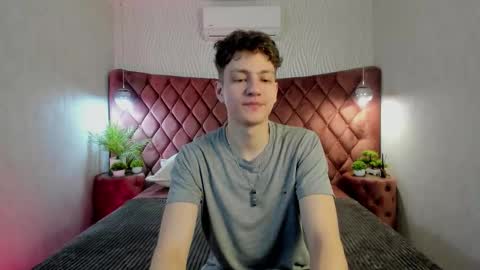 Esrefan online show from March 4, 7:44 pm