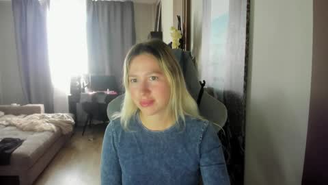 Stefany and Bettany online show from May 25, 2:12 pm