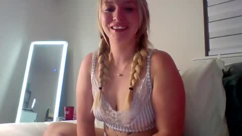 stella_faye online show from August 3, 6:48 am