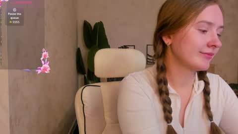 Stella online show from April 14, 8:28 am