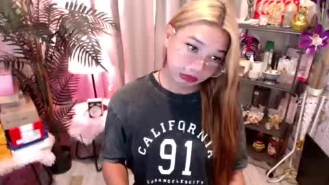 Stella sweet online show from April 17, 12:46 am