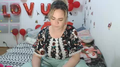 Stephanie   online show from May 21, 10:11 am
