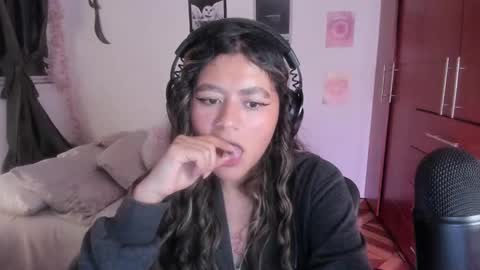 Stephanie  online show from December 18, 1:56 am