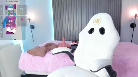 Stephany online show from April 15, 7:58 pm