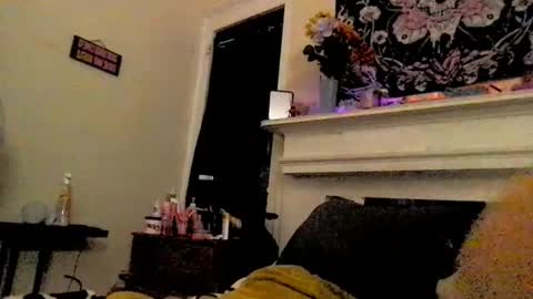 stephielynnnnn online show from March 23, 11:26 am