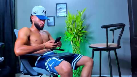 Snapshot of stev_velez chatting on October 25, 3:34 pm Steve  online show from October 25, 3:34 pm