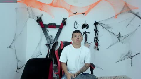 Snapshot of steven19_latinboy chatting on October 30, 12:06 pm Steven online show from October 30, 12:06 pm