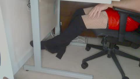 stockings_stockings online show from April 14, 10:29 am