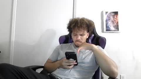 Snapshot of str8dj chatting on September 24, 5:47 am Dj online show from September 24, 5:47 am