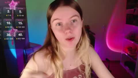 Snapshot of strawberry_juli chatting on October 7, 11:28 am Juli online show from October 7, 11:28 am