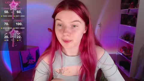 Snapshot of strawberry_juli chatting on October 19, 8:52 am Juli online show from October 19, 8:52 am