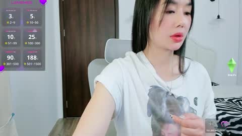 strawberry_loveee online show from December 3, 10:38 am