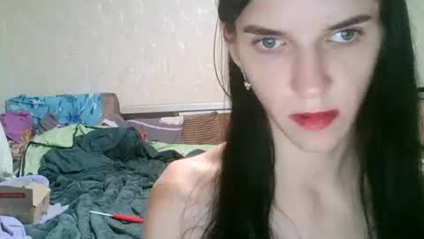 Snapshot of strawberry_storm chatting on October 7, 7:43 pm Strawberry Storm online show from October 7, 7:43 pm