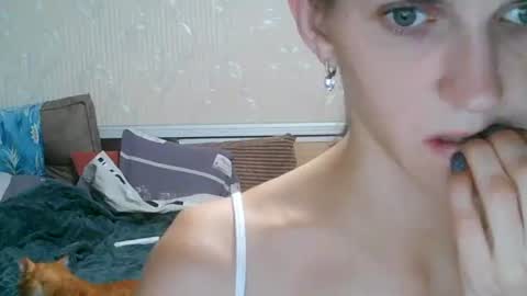 Snapshot of strawberry_storm chatting on September 13, 9:06 pm Strawberry Storm online show from September 13, 9:06 pm