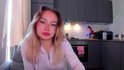 Tati and Lola online show from October 17, 9:13 am