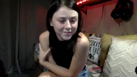 Snapshot of strawbrysugar chatting on December 6, 1:13 am Ruby Moon online show from December 6, 1:13 am