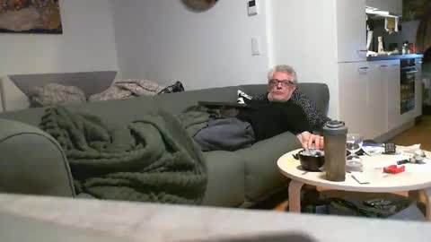 stremic online show from April 17, 3:09 am