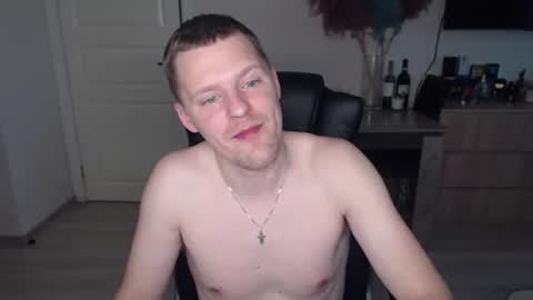 Snapshot of strong_guy_xxx chatting on November 1, 7:40 am strong_guy_xxx online show from November 1, 7:40 am